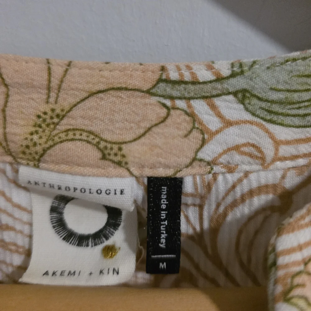 Anthro Akemi + Kin Floral Boho Blouse Cream Babydoll Top Size M - Picture 6 of 9